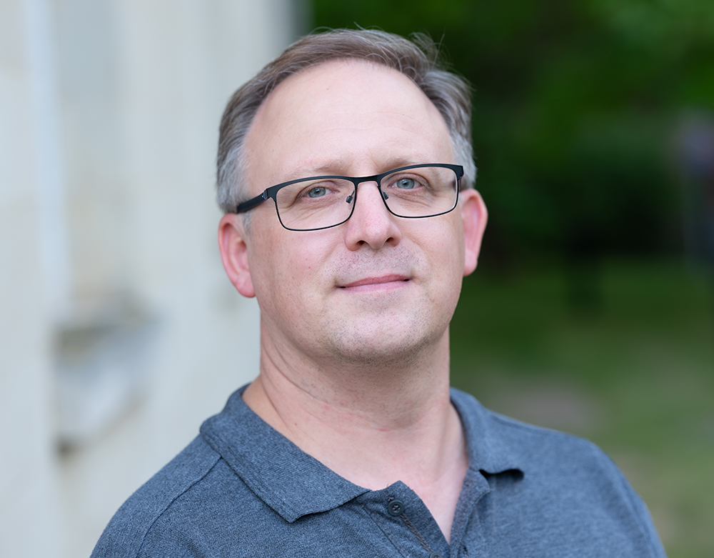 headshot of Russell Bass