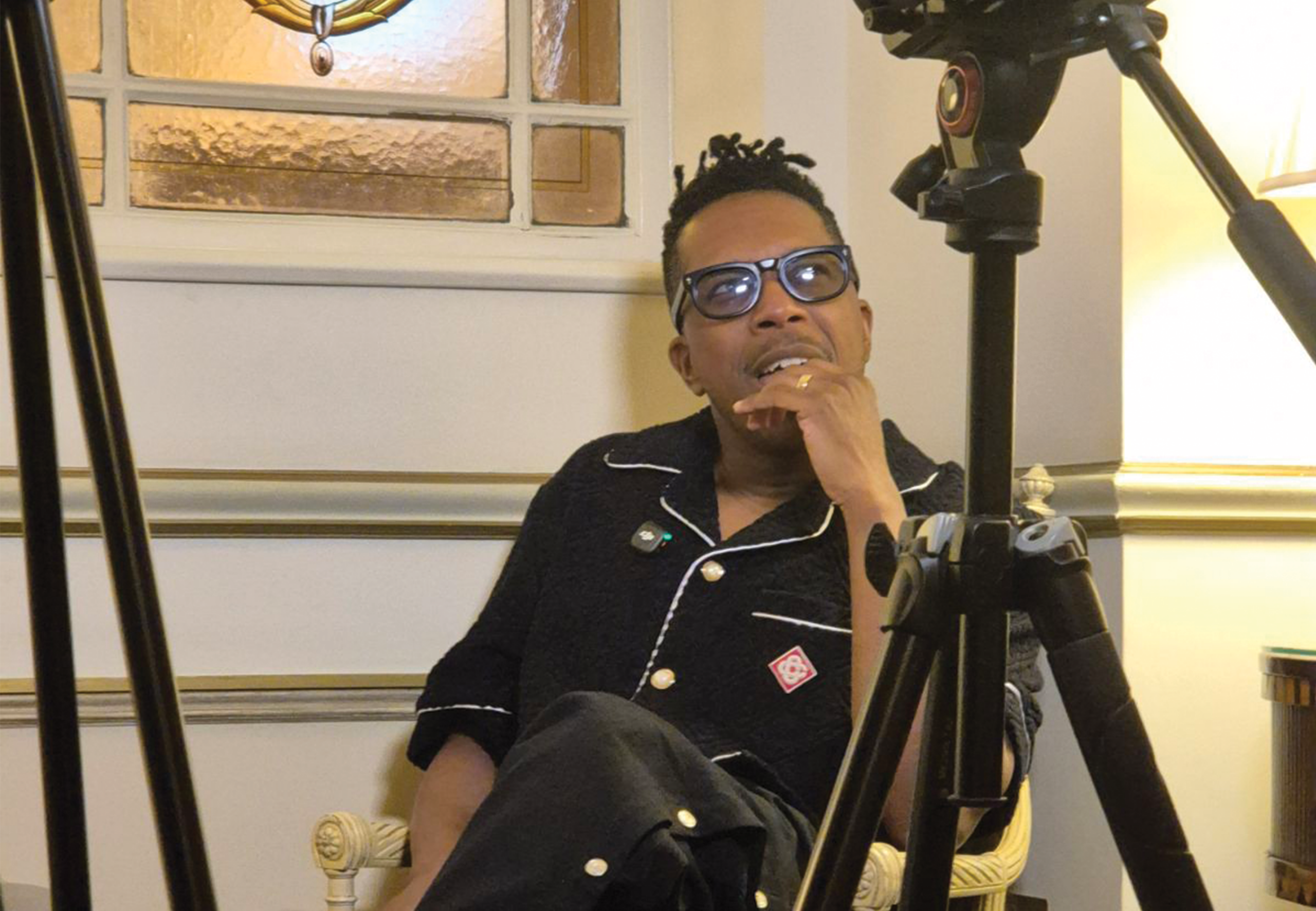 Securing a video podcast with Leslie Odom, Jr. meant thinking on our feet. We jumped at the opportunity, grabbing a quiet moment with the original Hamilton star at the Victoria Palace Theatre just before he stepped on to the stage, to hear his story firsthand. Click here to see or listen to the podcast.